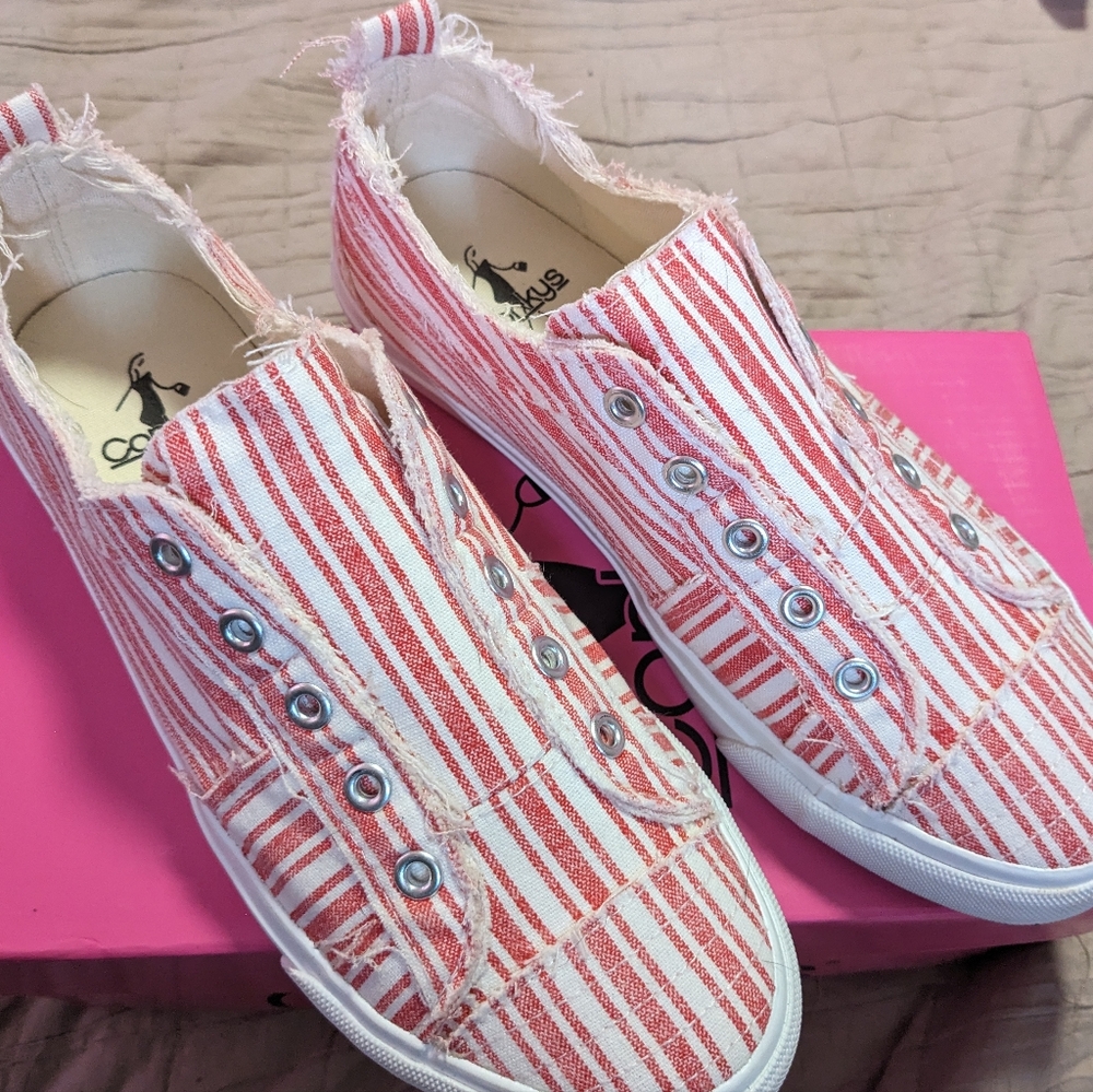 EUC Corkys Babalu Red Stripe, 8m